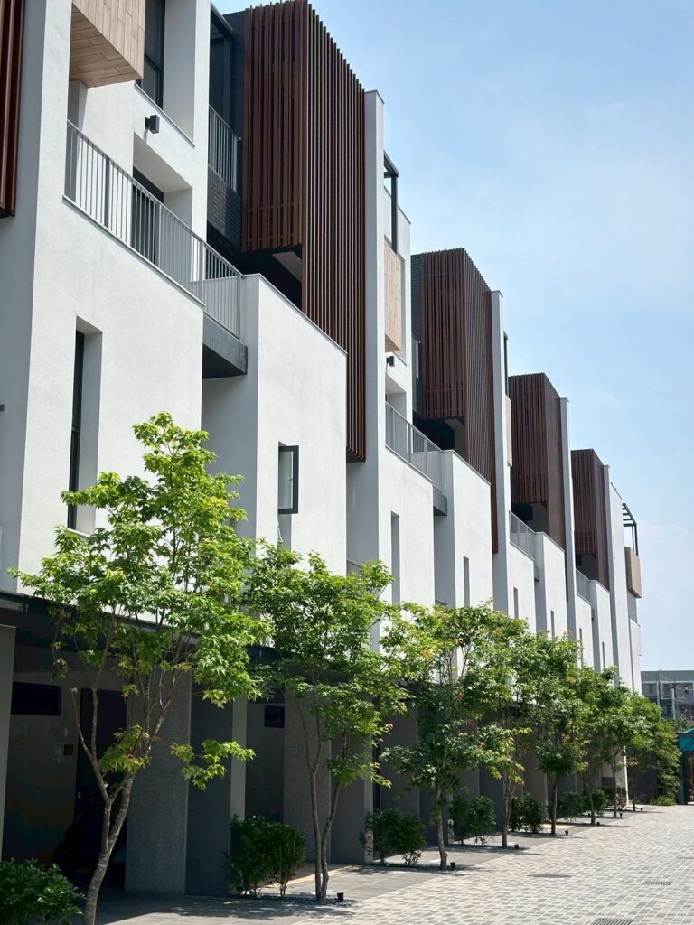 竹南大埔窗簾作品|富奕建設日頭花×沐馨窗飾設計，規劃四大生活空間，透天社區遮光隱私一次到位