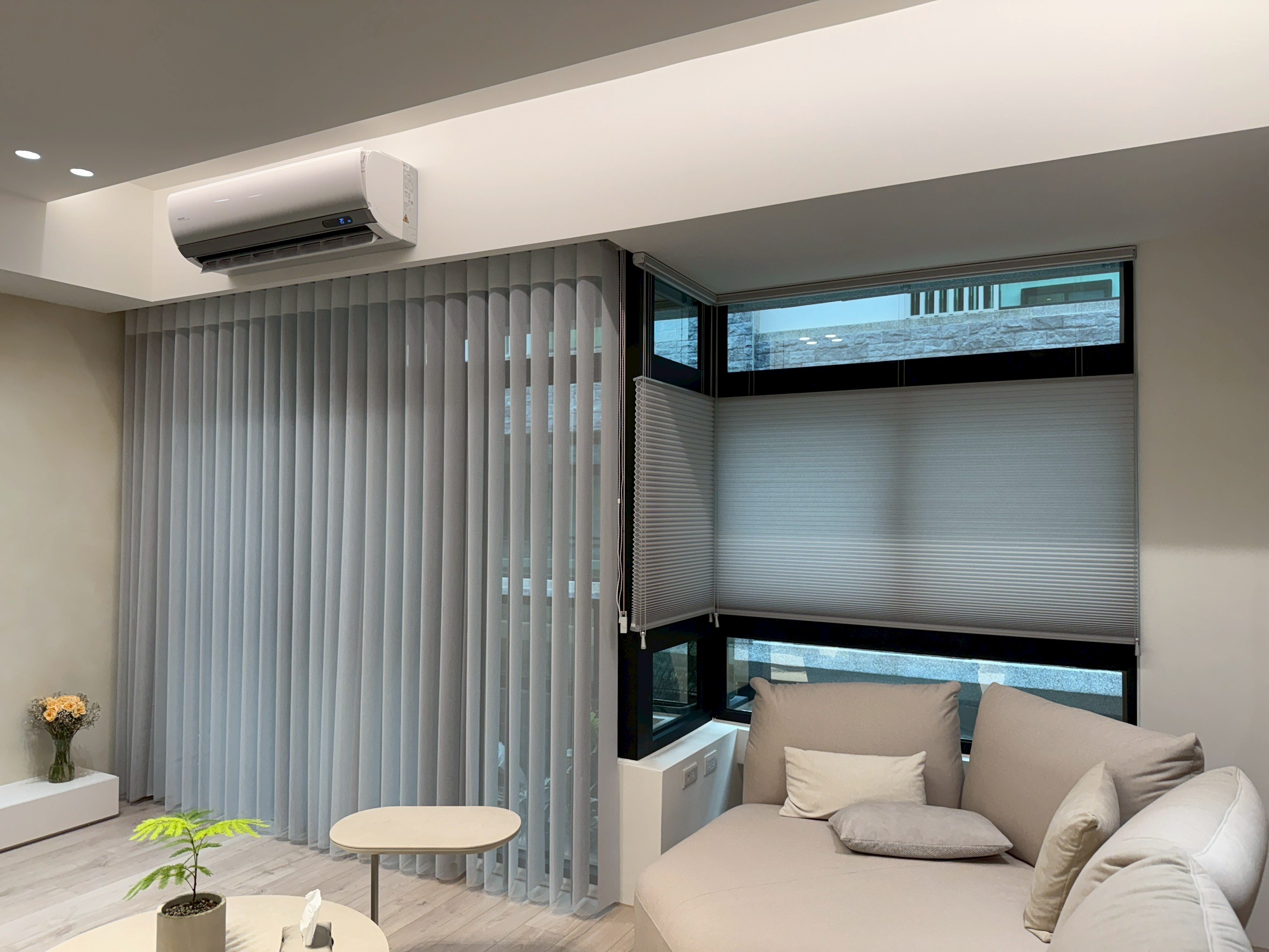 【御國尊爵】頭份透天窗簾設計案例|特殊Z字窗型如何規劃窗簾?沐馨窗簾打造專屬風格與生活舒適感 【御國尊爵】頭份透天窗簾設計案例|特殊Z字窗型如何規劃窗簾?沐馨窗簾打造專屬風格與生活舒適感