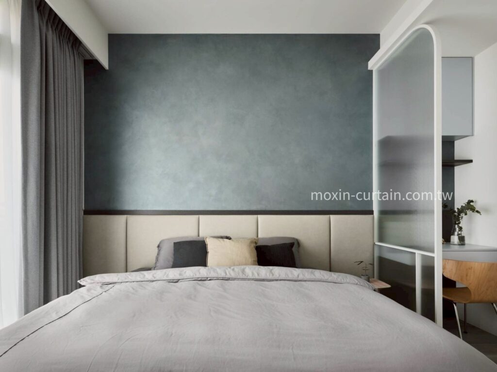 沐馨窗簾　主臥整體照片　雙層窗簾＋床與床頭板的效果正拍