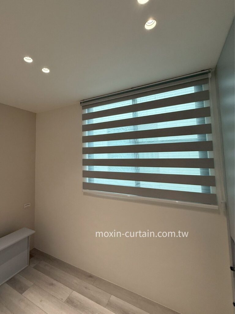 沐馨窗簾　次臥室調光簾，開室內開燈的透光效果