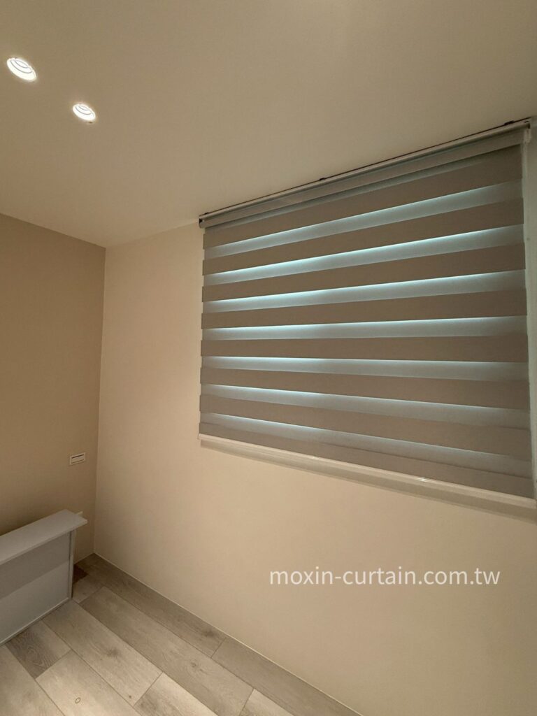 沐馨窗簾　次臥室調光簾，開室內開燈的遮光效果　