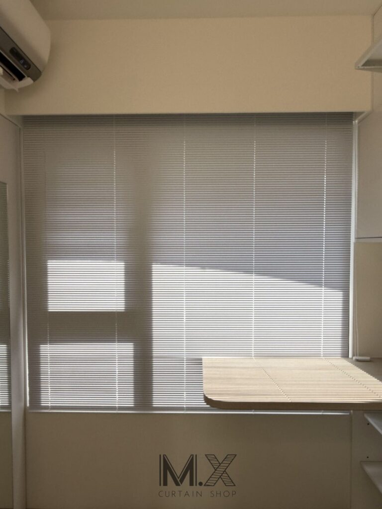 更衣空間窗簾設計，16MM鋁百葉簾，葉片關閉隱私遮光效果圖