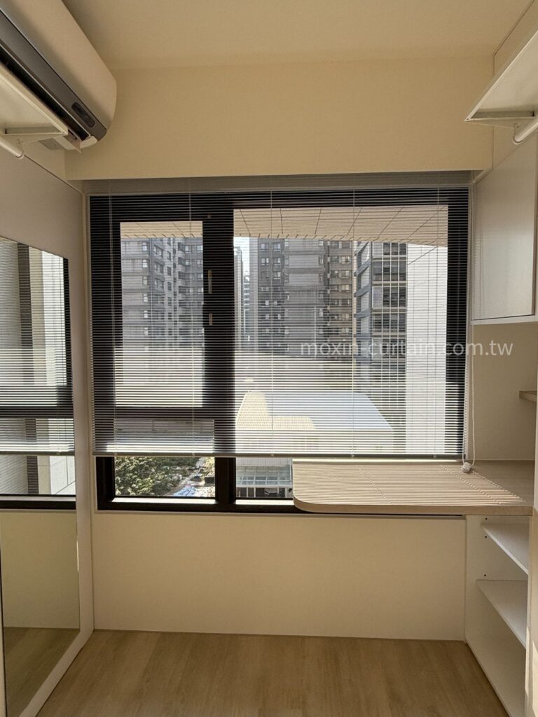 更衣空間窗簾設計，16MM鋁百葉簾，葉片打開禁果效果示意圖