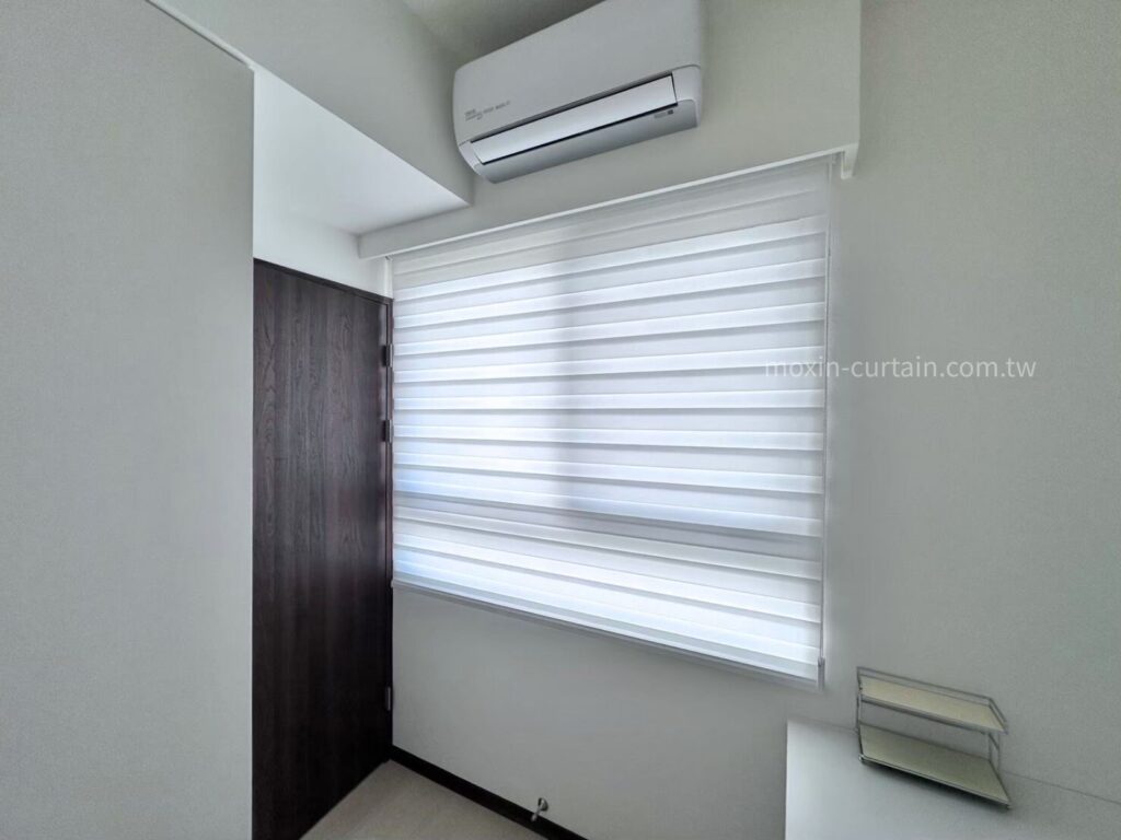 LOGO案例照 (2)_1 - 沐馨窗簾 半腰窗搭配 透光調光簾效果照片