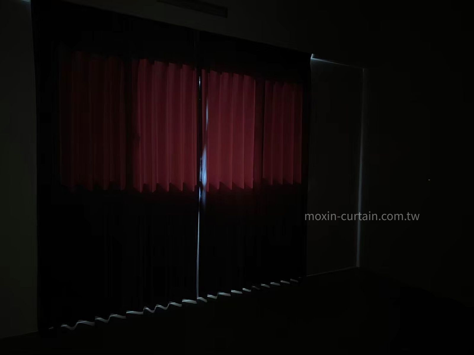 沐馨窗簾 布簾遮光80-95%參考效果