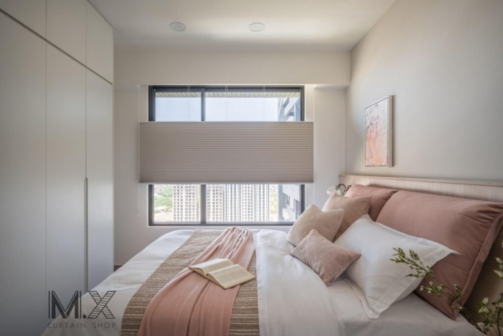 LOGO案例照宸居設計 (20) - 沐馨窗簾 好的蜂巢簾案例,輕盈、抗拉力,不易變形
耐高溫不易褪色,日曬潮濕環境也不怕發霉
多數有防UV、防塵,維護簡單
顏色不容易黃化,五年、十年用下去還是美美的