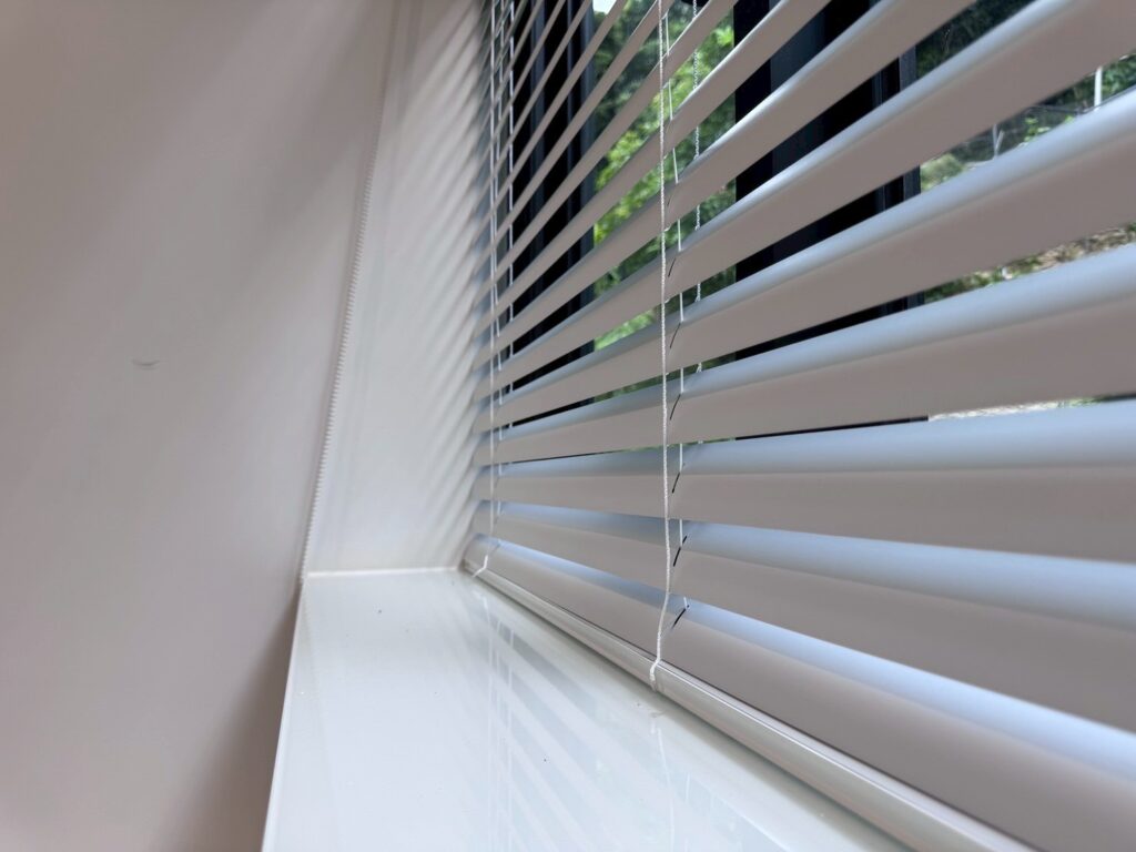LINE_ALBUM_2025815_250815_133 - 沐馨窗簾 沐馨窗簾樓梯間 50MM鋁百葉簾 細節圖