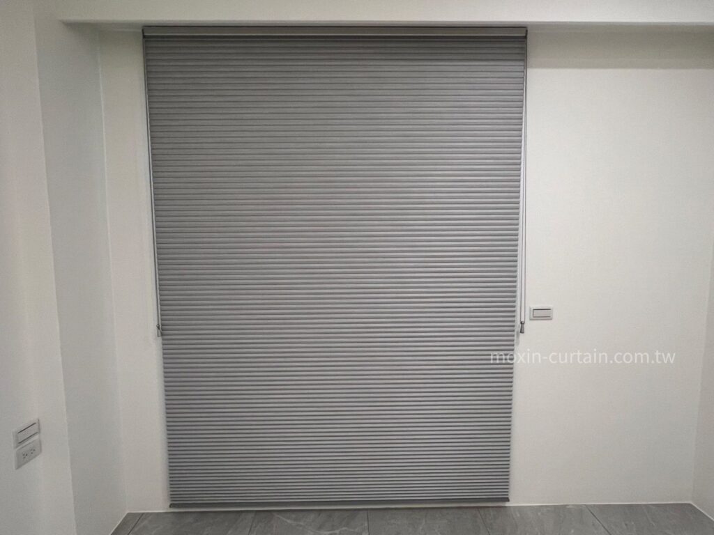 沐馨窗簾 臥室風琴簾配 風巢葉片展開 室內開燈效果圖 