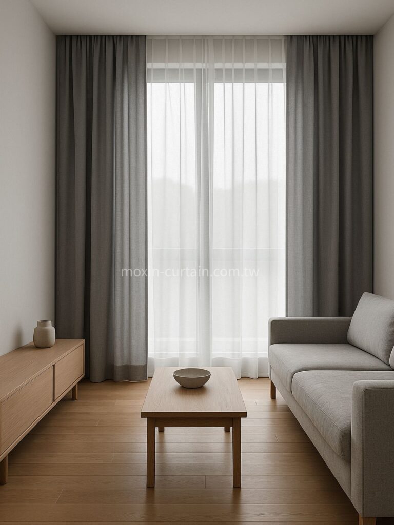 .單色層次（最穩）：
牆與窗簾同色系、不同明度；例如牆淺灰＋窗簾顏色中灰。