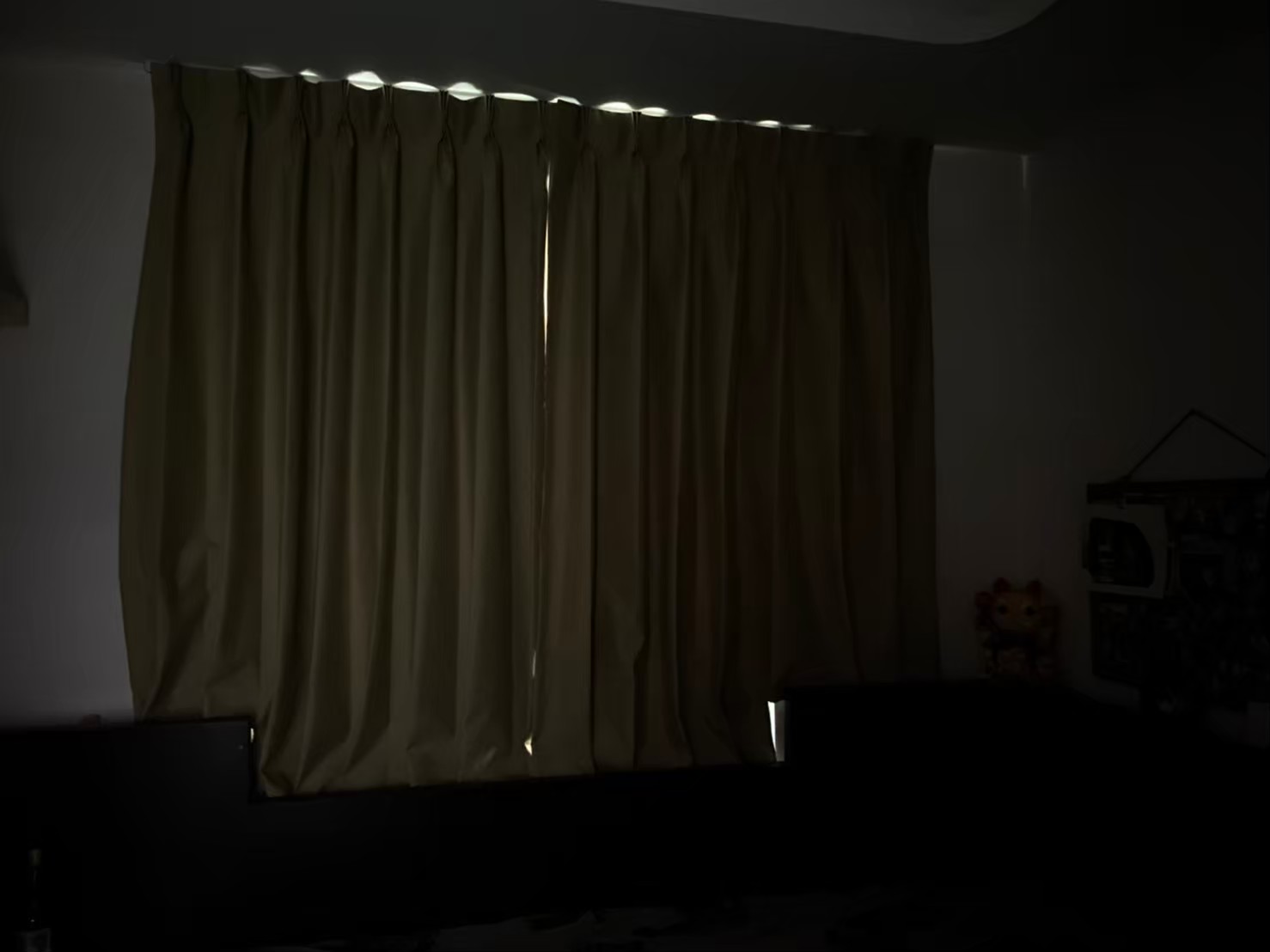 LINE_ALBUM__%E9%81%AE%E5%85%89%E5%AF%A6%E6%B8%AC_251107_3_hv2rd1 - 沐馨窗簾 無窗簾盒-窗簾漏光