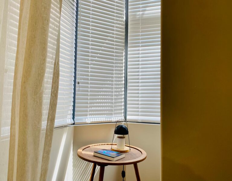 木百葉一次看懂：材質比較、葉片寬度與安裝丈量全攻略