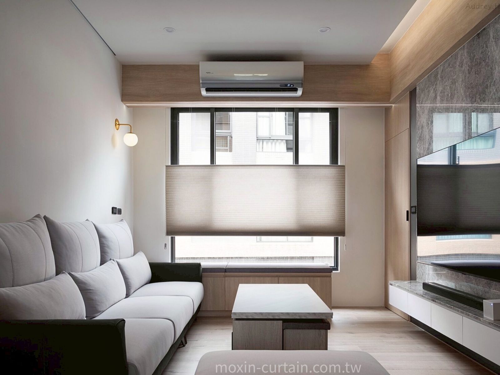 為什麼 Hunter Douglas 風琴簾比一般窗簾貴?隔熱效果差 30% 的真相 為什麼 Hunter Douglas 風琴簾比一般窗簾貴?隔熱效果差 30% 的真相