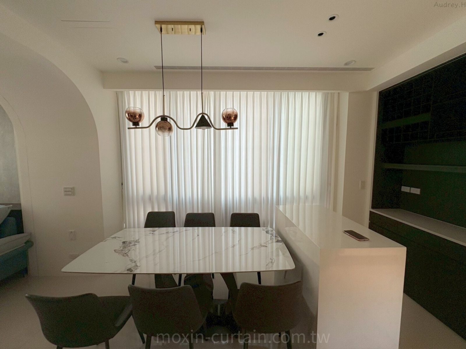 【竹科逸墅】台中窗簾設計案例｜西屯區透天宅灰白質感窗簾搭配全解析