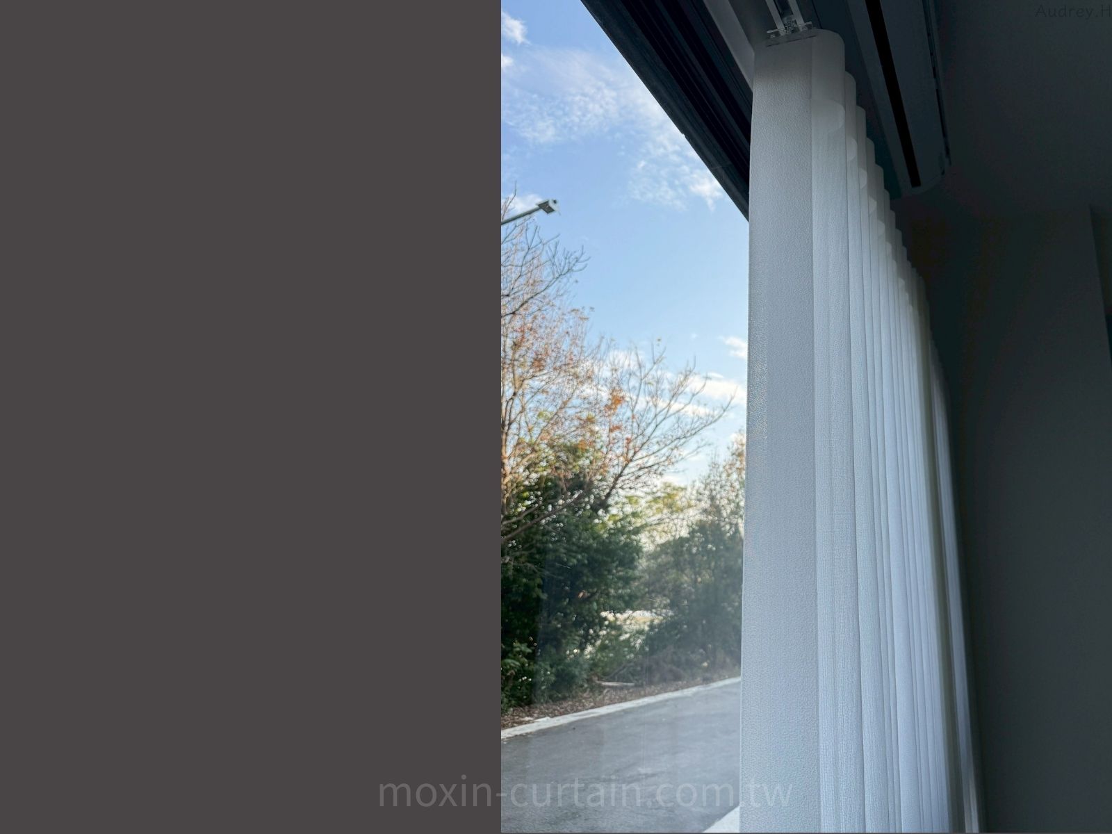 《森VILLA透梯天》新竹香山窗簾設計案例|客廳直立柔紗簾、廚房片簾隔油煙到全屋遮光一次到位 《森VILLA透梯天》新竹香山窗簾設計案例|客廳直立柔紗簾、廚房片簾隔油煙到全屋遮光一次到位